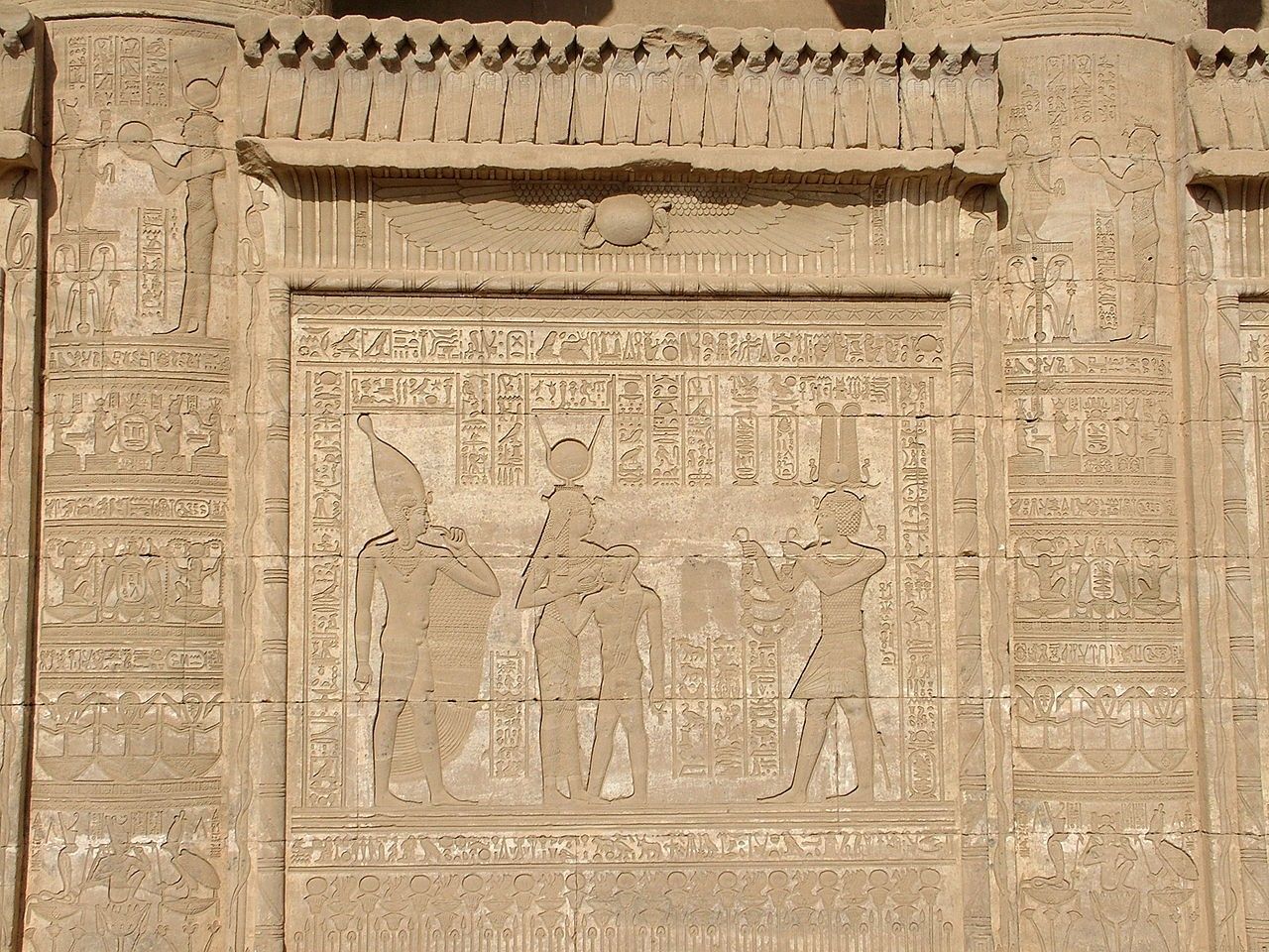 Dendera | LAT.40
