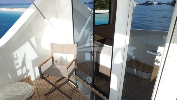 Over Reef Yate Privado en Maldivas