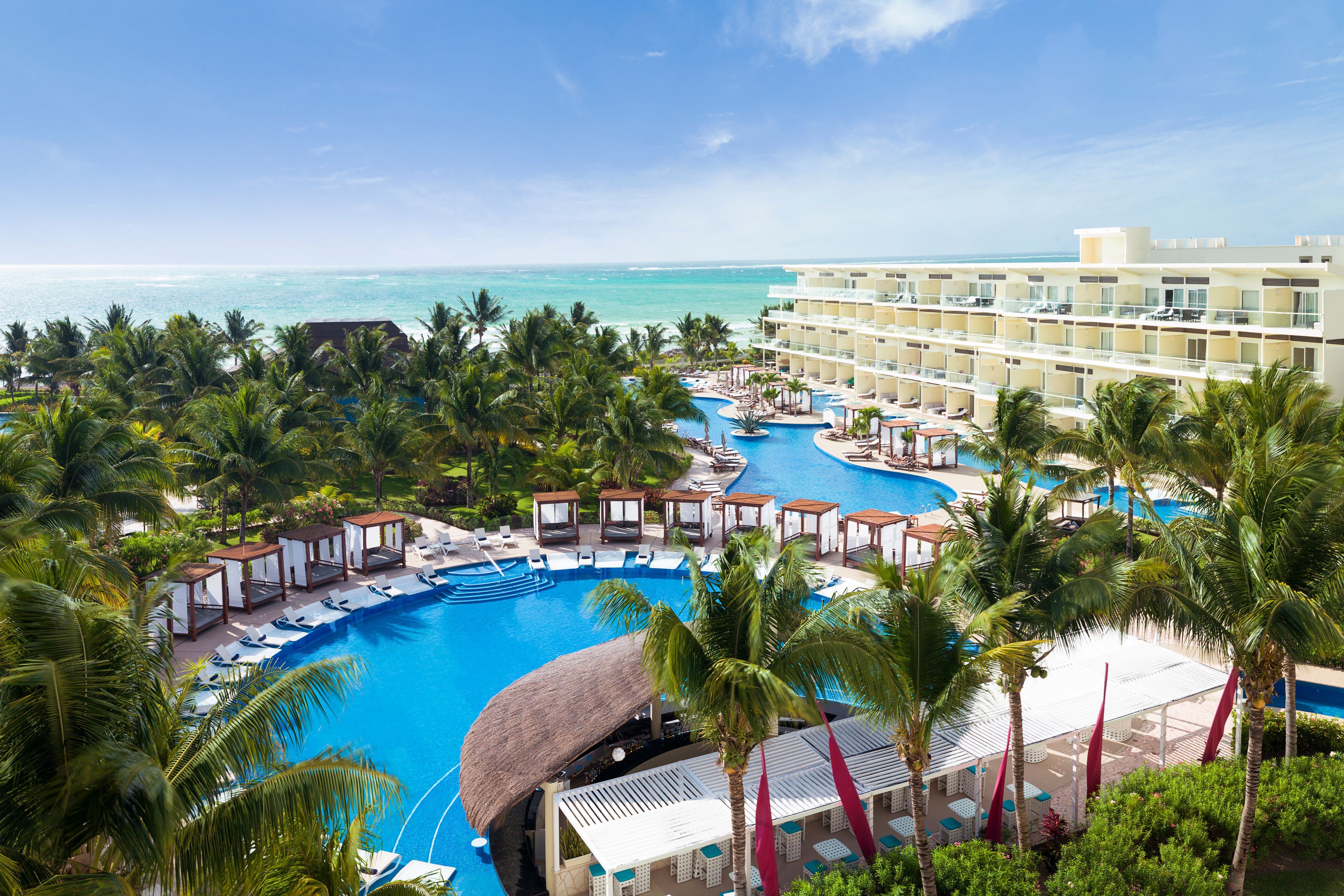 Azul Beach Resort Riviera Cancun | LAT.40