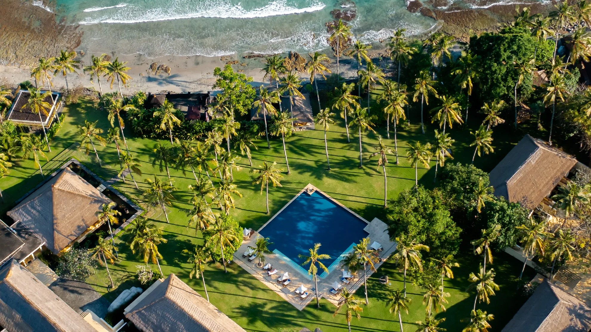 Alila Manggis  | LAT.40