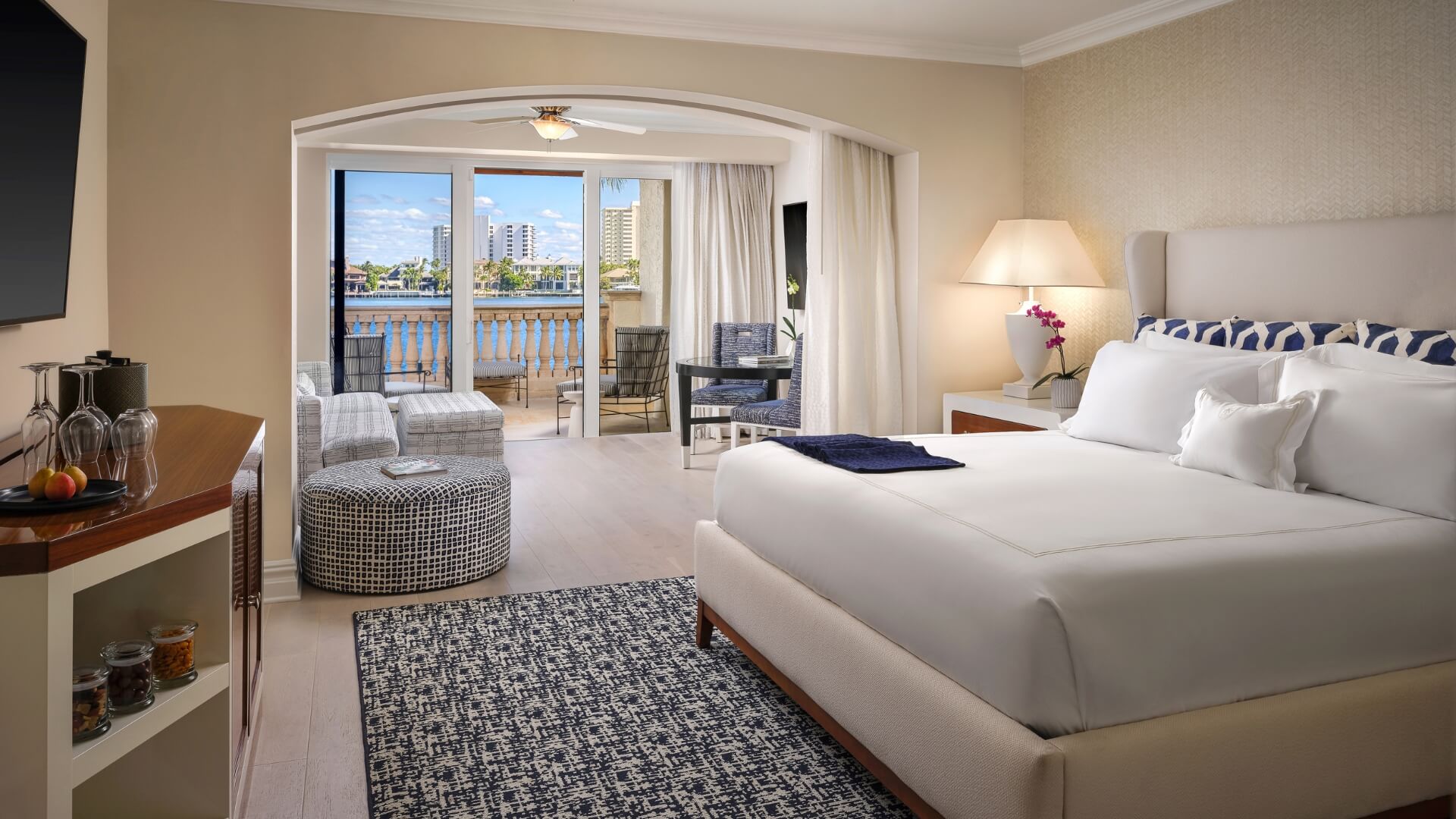 Yacht club lake view junior suite king balcony 2 1920x1080 1