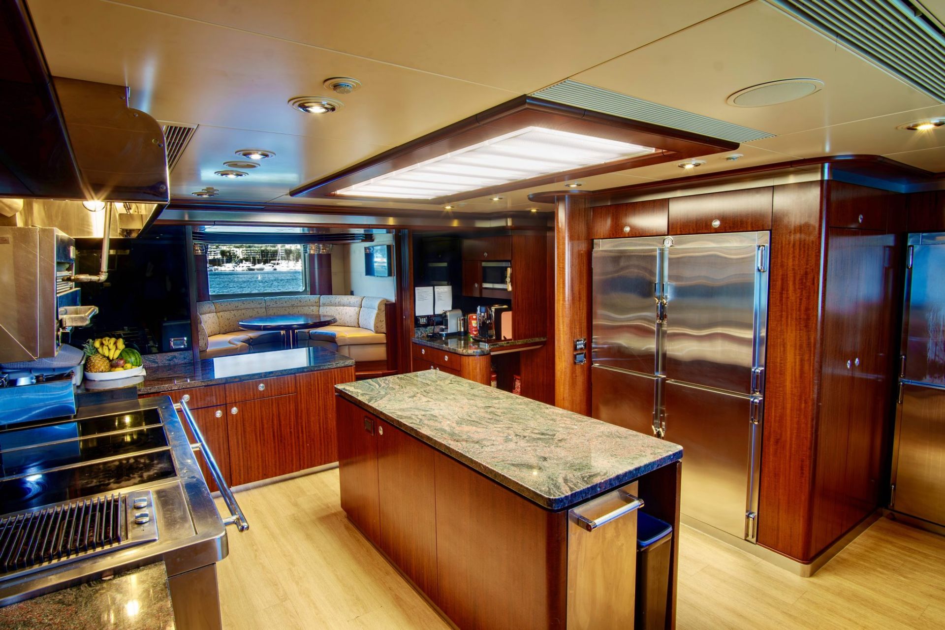 M/Y Triton en Canada