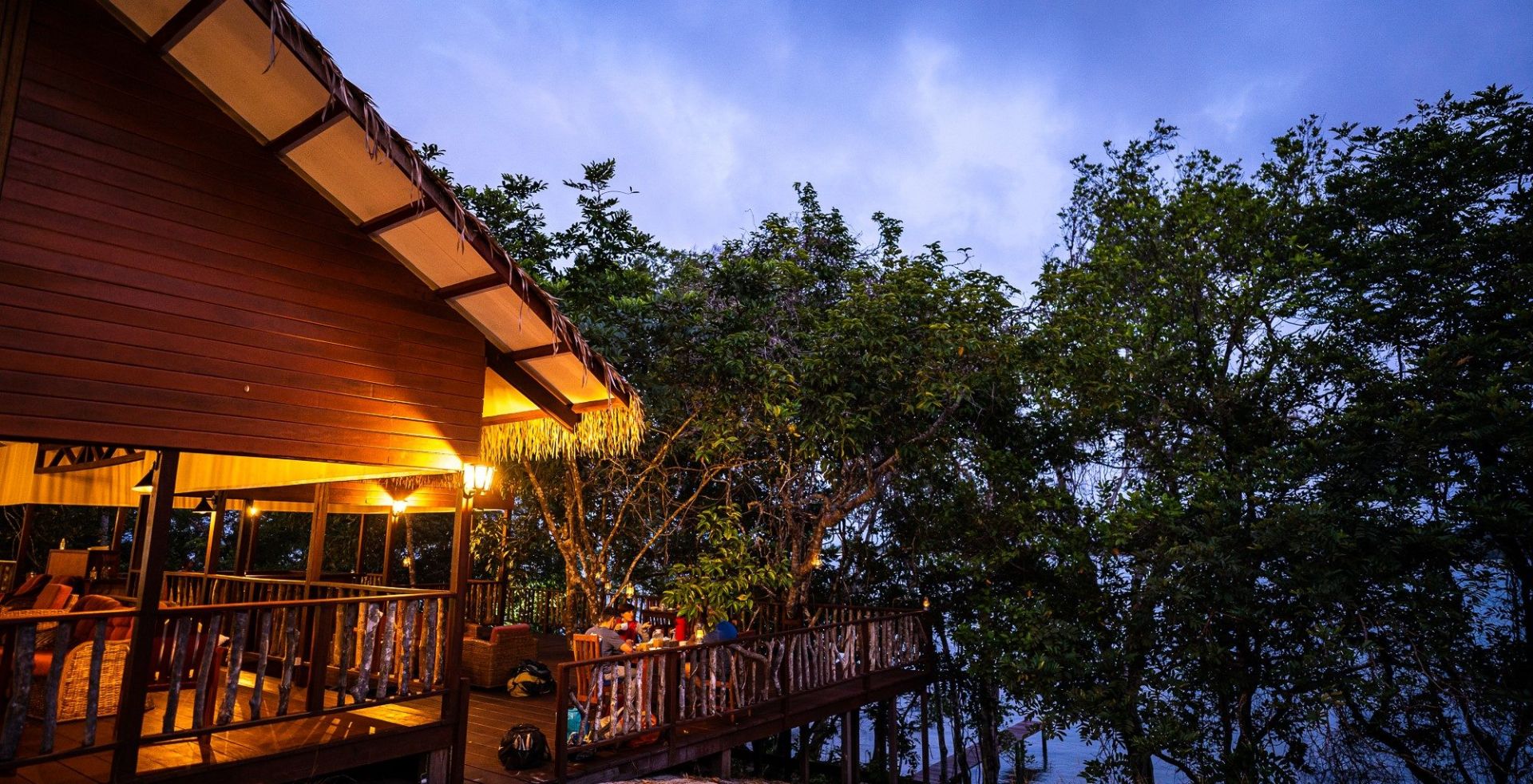 Ndola Luxury Tented Camp en Loango National Park